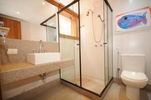 SUITE DOUBLE BED BATHROOM BLUEBERRY BEACH HOUSE BUZIOS